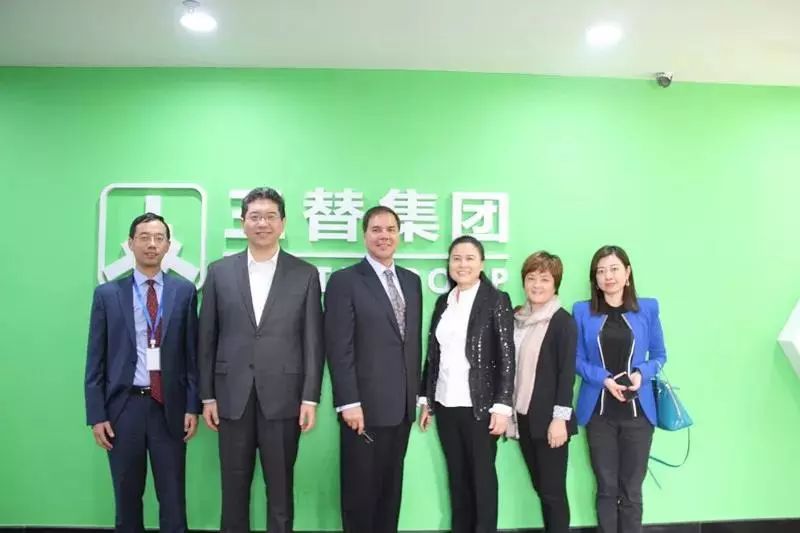 美國華盛頓州中國關(guān)系委員會董事會副主席楊開元(Jim Young)、美國全球策略聯(lián)盟CEO David Ganda等一行赴三替集團(tuán)考察交流.jpg 美國華盛頓州中國關(guān)系委員會董事會副主席楊開元(Jim Young)、美國全球策略聯(lián)盟CEO David Ganda等一行赴三替集團(tuán)考察交流.jpg