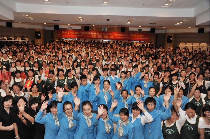 三替累計為數(shù)以萬計下崗失業(yè)的外來務(wù)工人員提供免費就業(yè)及免費培訓(xùn).jpg 三替累計為數(shù)以萬計下崗失業(yè)的外來務(wù)工人員提供免費就業(yè)及免費培訓(xùn).jpg